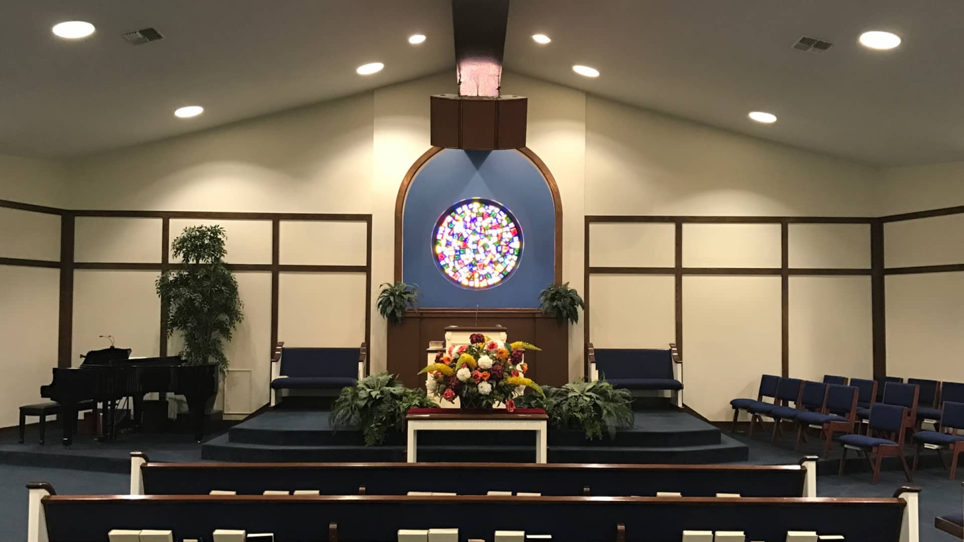inside Grace Baptst - traditional church Tyler, TX